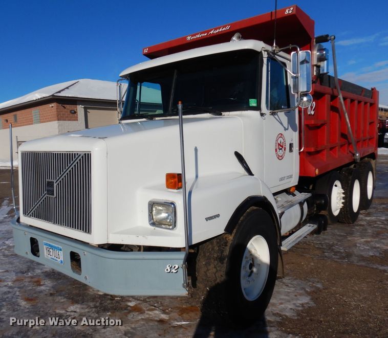 image for item AF9321 1997 Volvo WG  dump truck