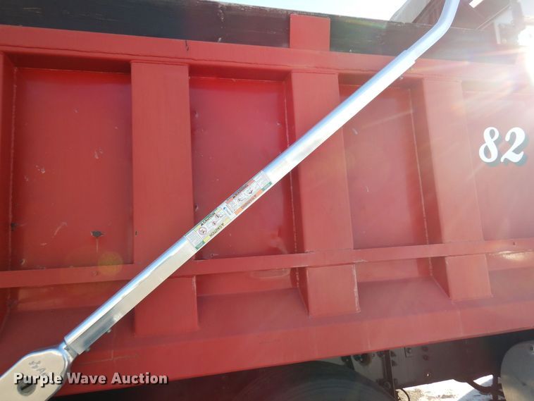 image for item AF9321 1997 Volvo WG  dump truck