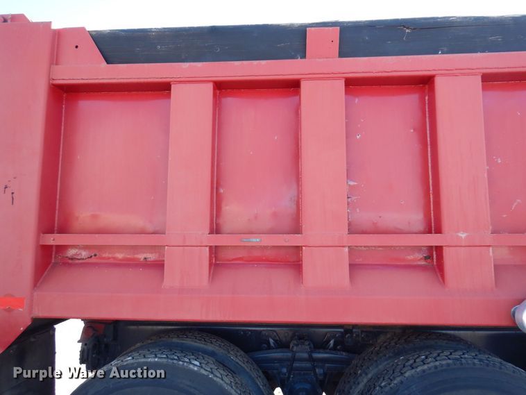 image for item AF9321 1997 Volvo WG  dump truck