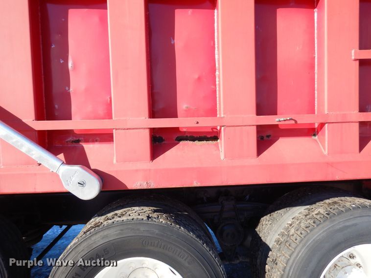 image for item AF9321 1997 Volvo WG  dump truck