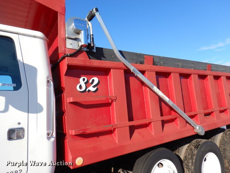 image for item AF9321 1997 Volvo WG  dump truck