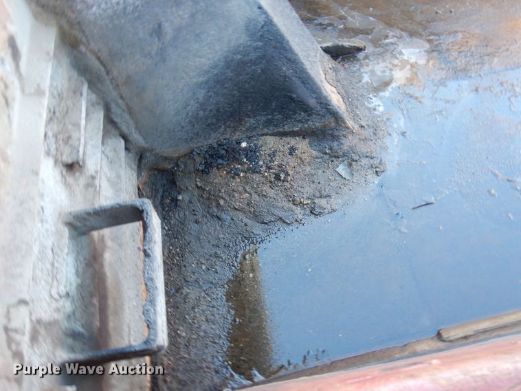 image for item AF9321 1997 Volvo WG  dump truck