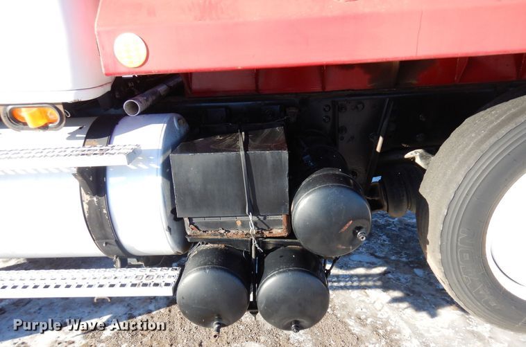 image for item AF9321 1997 Volvo WG  dump truck