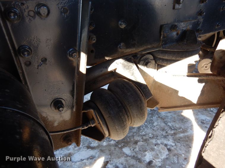 image for item AF9321 1997 Volvo WG  dump truck