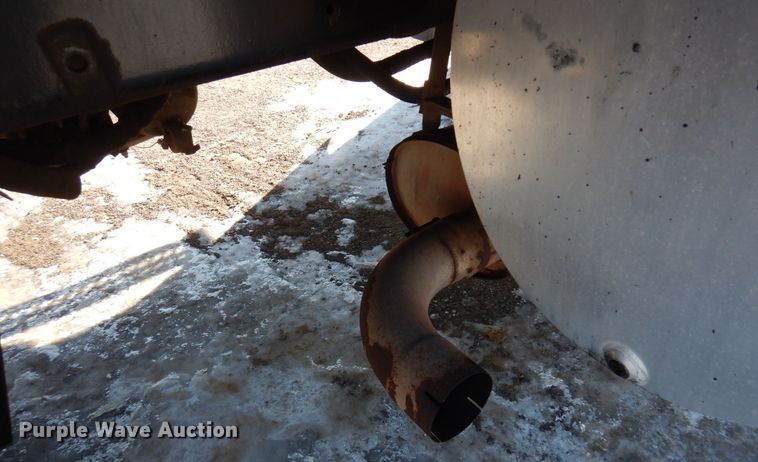 image for item AF9321 1997 Volvo WG  dump truck