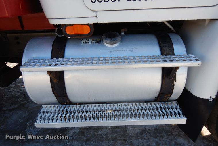 image for item AF9321 1997 Volvo WG  dump truck