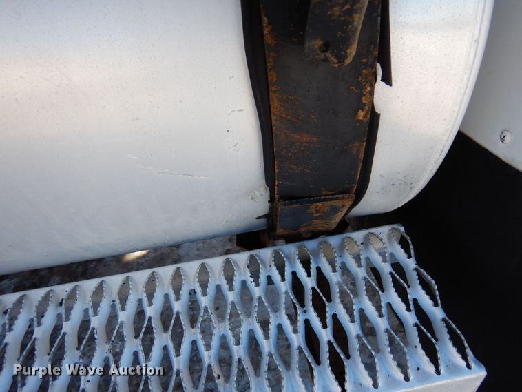 image for item AF9321 1997 Volvo WG  dump truck