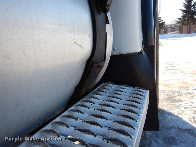 image for item AF9321 1997 Volvo WG  dump truck