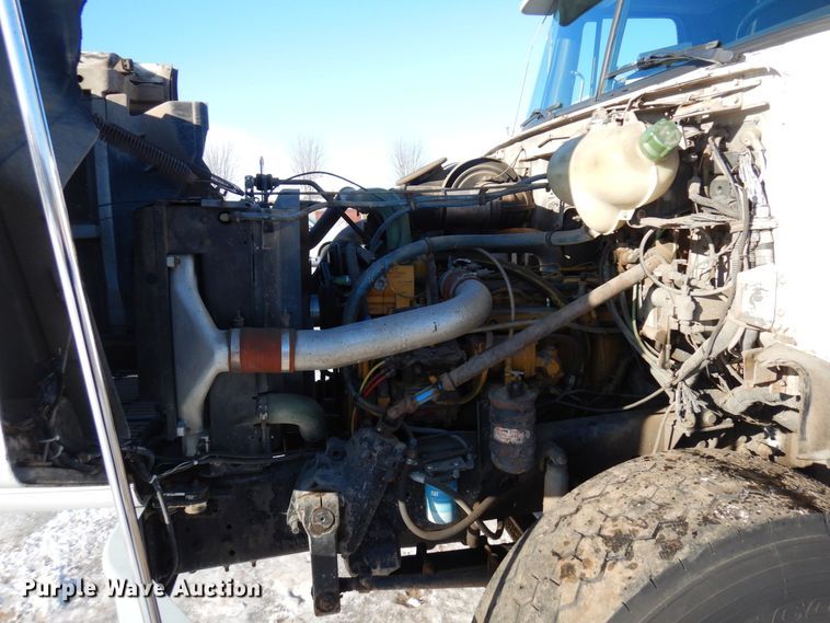 image for item AF9321 1997 Volvo WG  dump truck