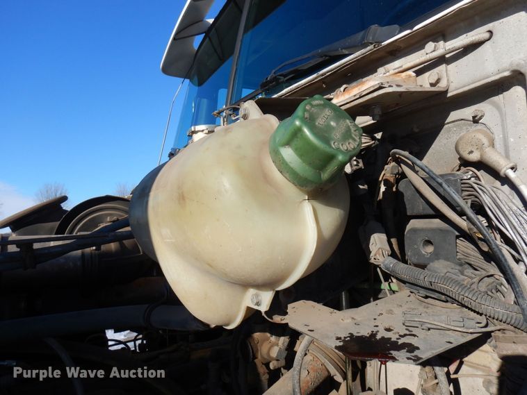 image for item AF9321 1997 Volvo WG  dump truck