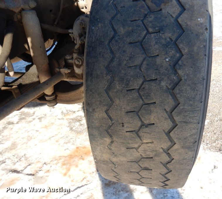 image for item AF9321 1997 Volvo WG  dump truck