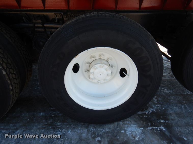 image for item AF9321 1997 Volvo WG  dump truck