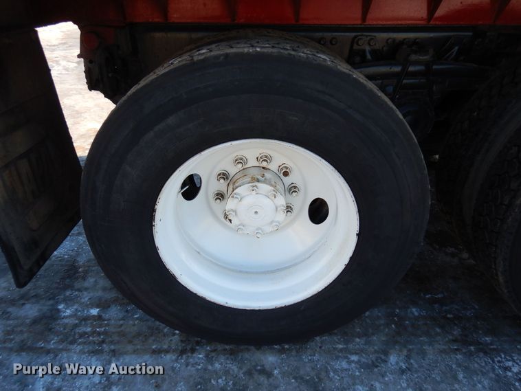 image for item AF9321 1997 Volvo WG  dump truck