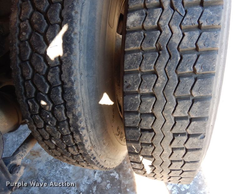 image for item AF9321 1997 Volvo WG  dump truck