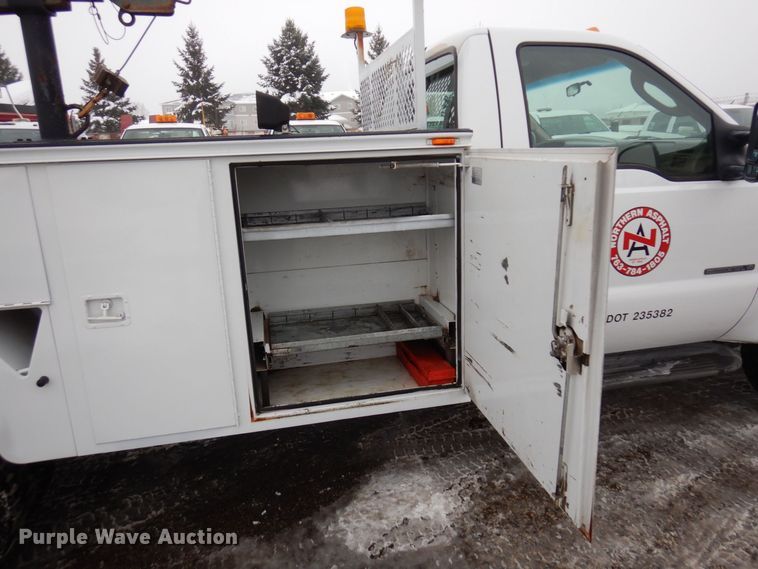 image for item AF9322 2003 Ford F550 Super Duty  utility / service truck