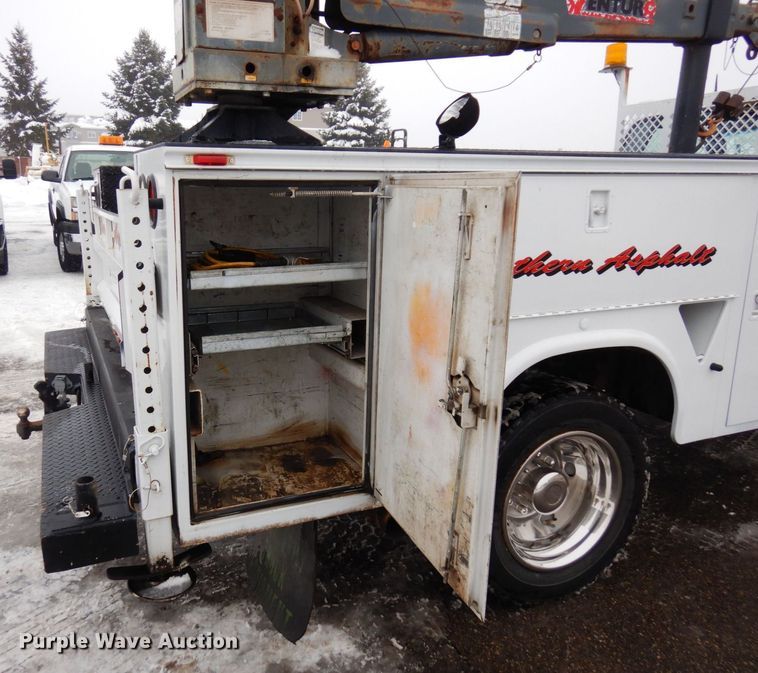 image for item AF9322 2003 Ford F550 Super Duty  utility / service truck