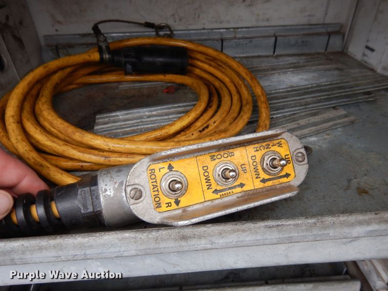 image for item AF9322 2003 Ford F550 Super Duty  utility / service truck