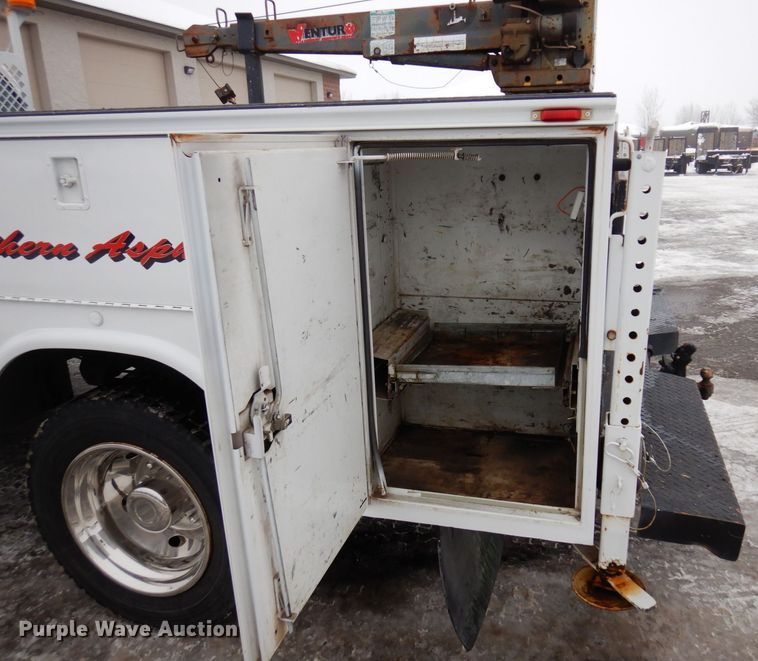 image for item AF9322 2003 Ford F550 Super Duty  utility / service truck