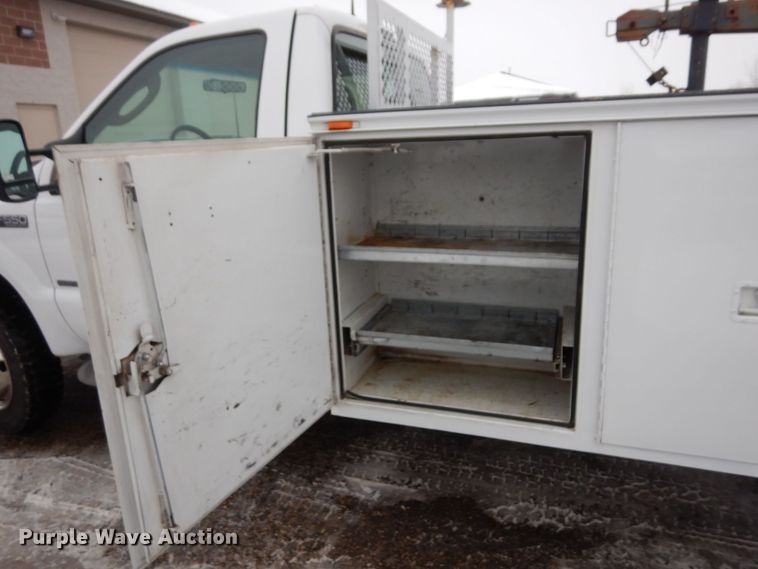 image for item AF9322 2003 Ford F550 Super Duty  utility / service truck