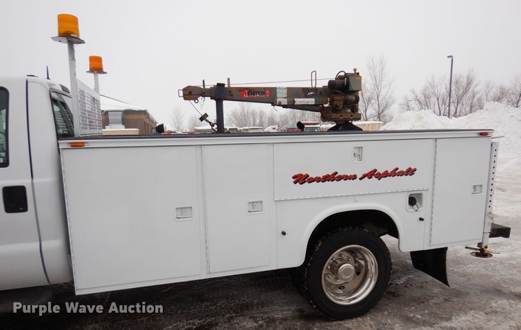 image for item AF9322 2003 Ford F550 Super Duty  utility / service truck