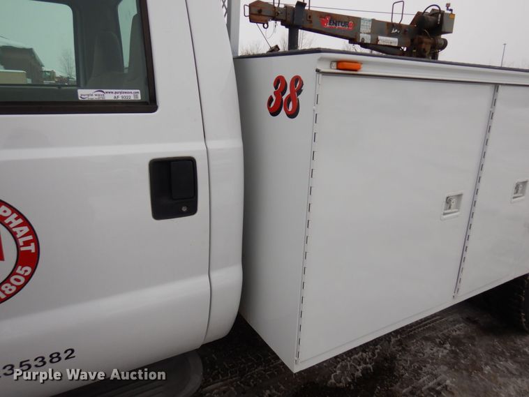 image for item AF9322 2003 Ford F550 Super Duty  utility / service truck