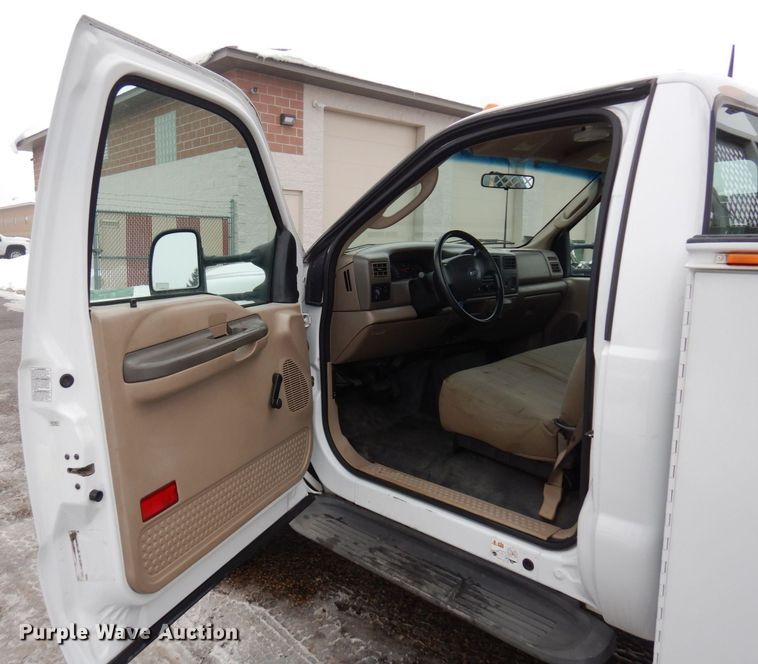 image for item AF9322 2003 Ford F550 Super Duty  utility / service truck