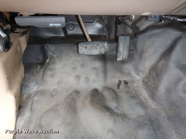 image for item AF9322 2003 Ford F550 Super Duty  utility / service truck