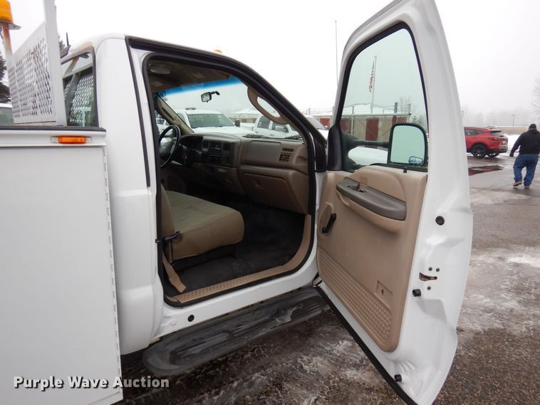 image for item AF9322 2003 Ford F550 Super Duty  utility / service truck