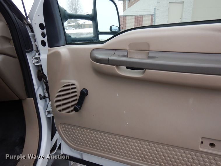 image for item AF9322 2003 Ford F550 Super Duty  utility / service truck