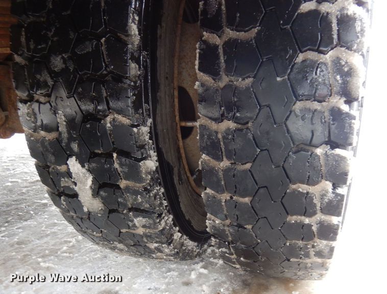 image for item AF9322 2003 Ford F550 Super Duty  utility / service truck