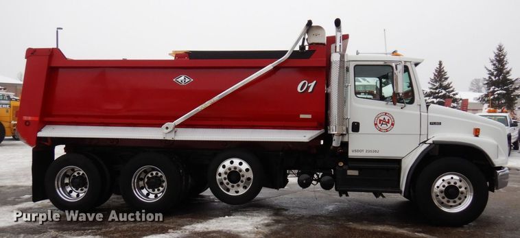 image for item AF9324 2001 Freightliner FL80  dump truck