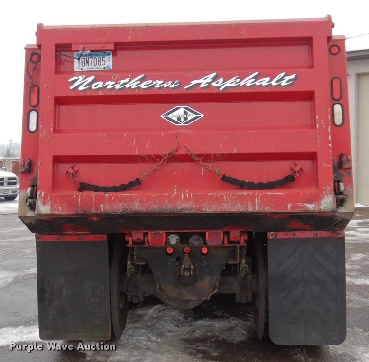 image for item AF9324 2001 Freightliner FL80  dump truck