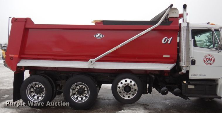 image for item AF9324 2001 Freightliner FL80  dump truck