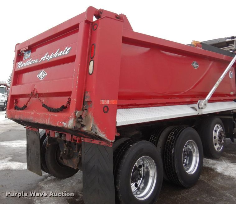 image for item AF9324 2001 Freightliner FL80  dump truck