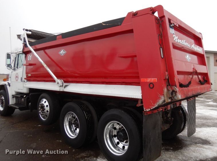 image for item AF9324 2001 Freightliner FL80  dump truck