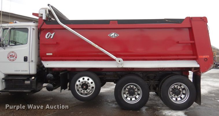 image for item AF9324 2001 Freightliner FL80  dump truck