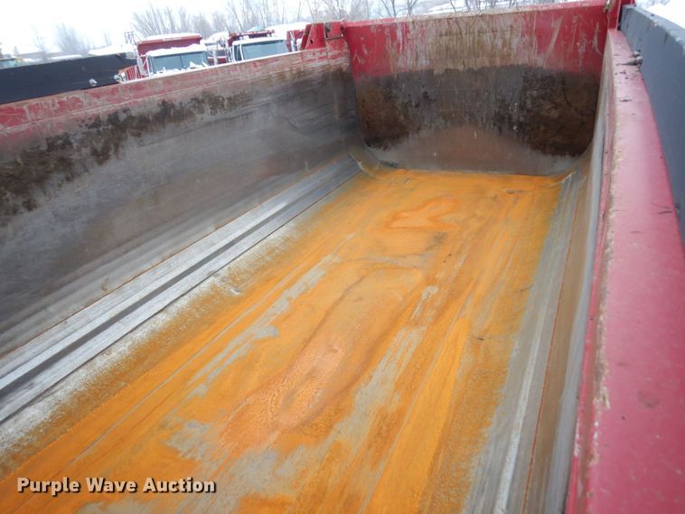 image for item AF9324 2001 Freightliner FL80  dump truck