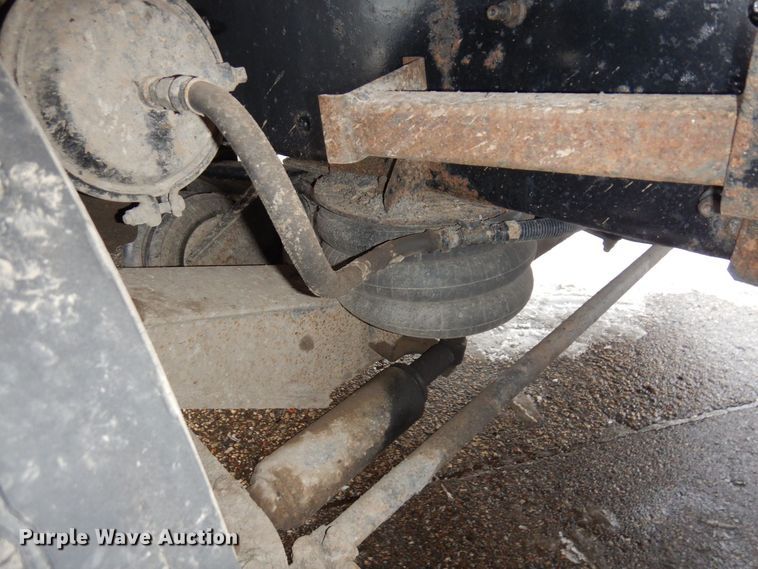 image for item AF9324 2001 Freightliner FL80  dump truck