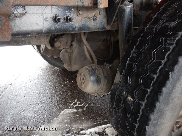 image for item AF9324 2001 Freightliner FL80  dump truck