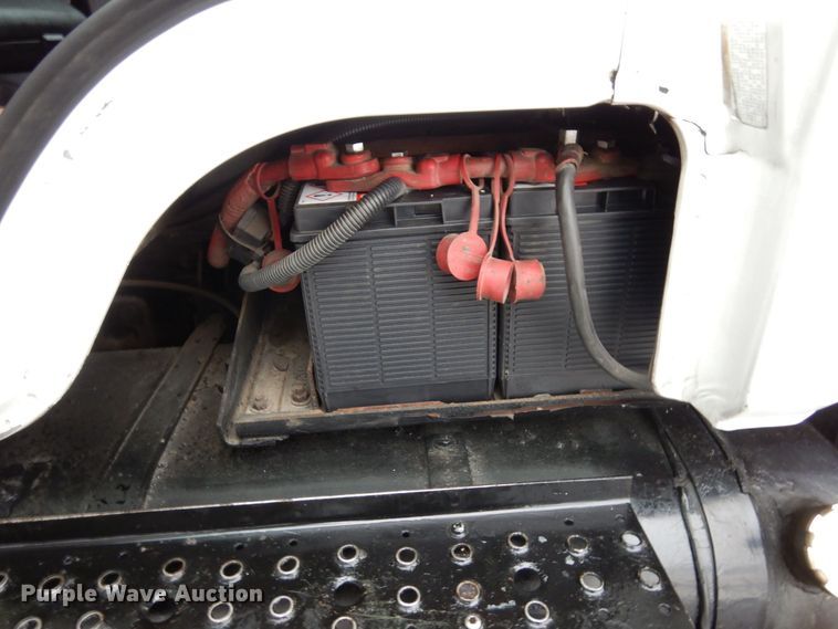 image for item AF9324 2001 Freightliner FL80  dump truck