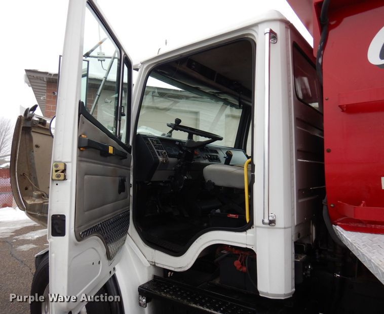 image for item AF9324 2001 Freightliner FL80  dump truck