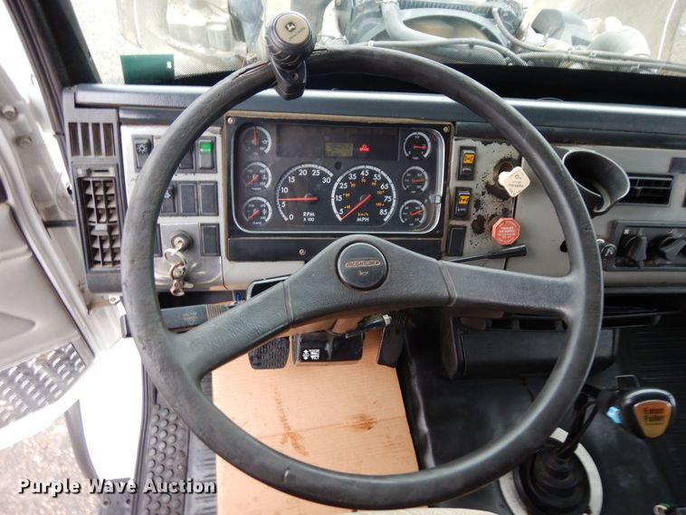 image for item AF9324 2001 Freightliner FL80  dump truck