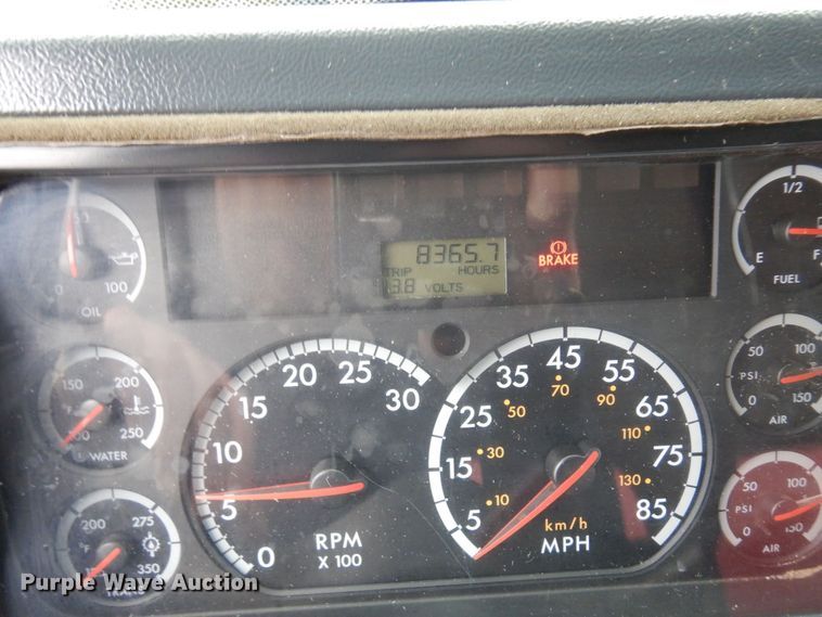 image for item AF9324 2001 Freightliner FL80  dump truck