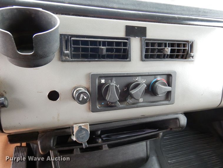 image for item AF9324 2001 Freightliner FL80  dump truck