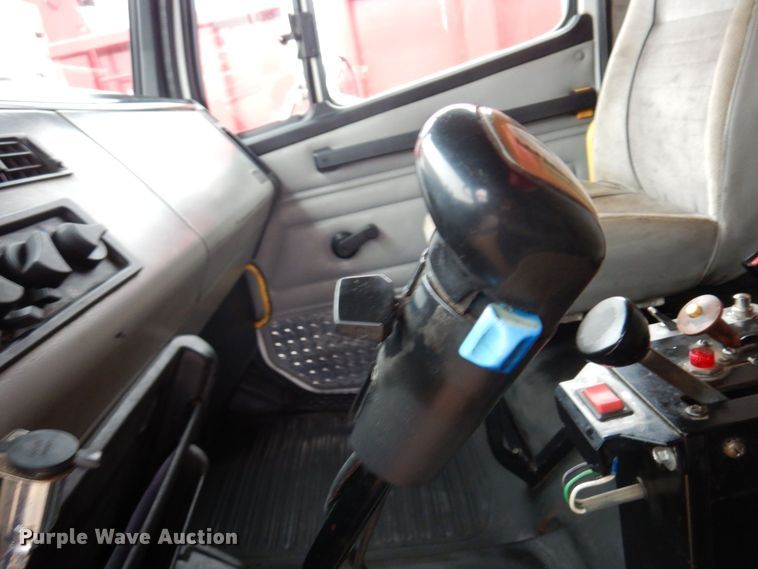 image for item AF9324 2001 Freightliner FL80  dump truck