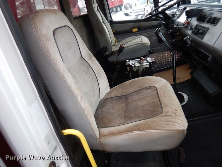 image for item AF9324 2001 Freightliner FL80  dump truck