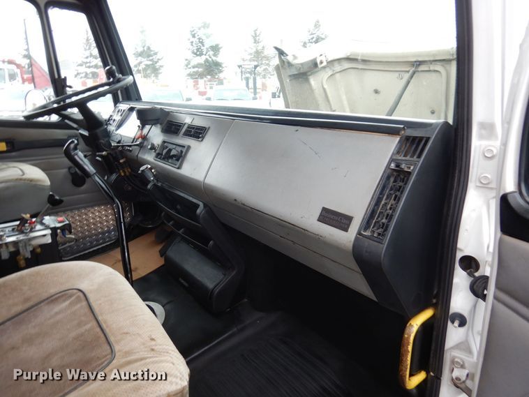 image for item AF9324 2001 Freightliner FL80  dump truck