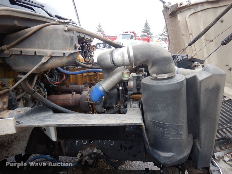 image for item AF9324 2001 Freightliner FL80  dump truck