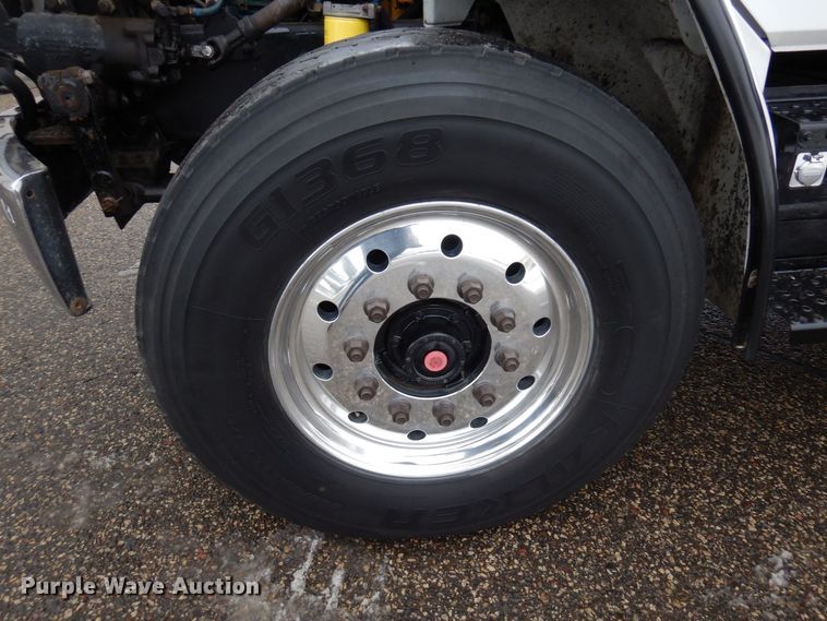 image for item AF9324 2001 Freightliner FL80  dump truck