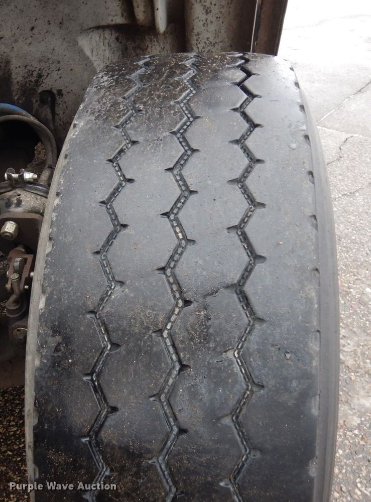 image for item AF9324 2001 Freightliner FL80  dump truck